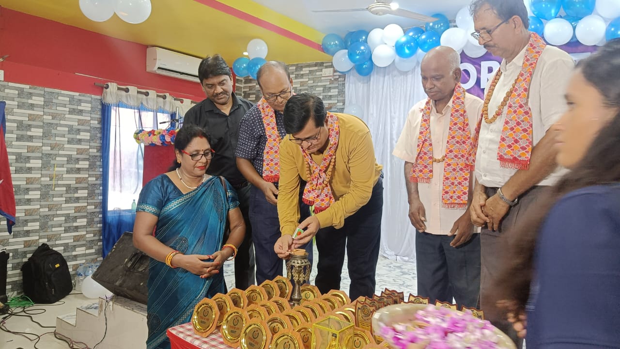 कक्षा ११ मा नयाँ भर्ना भएका विद्यार्थीलाई भव्य स्वागत तथा अभिमुखिकरण कार्यक्रम सम्पन्न ।