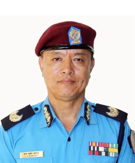 जाँचबुझमा असहयोग गरेको भन्दै आईजीपी खापुङलाई ५ सय रुपैयाँ जरिबानाको प्रस्ताव