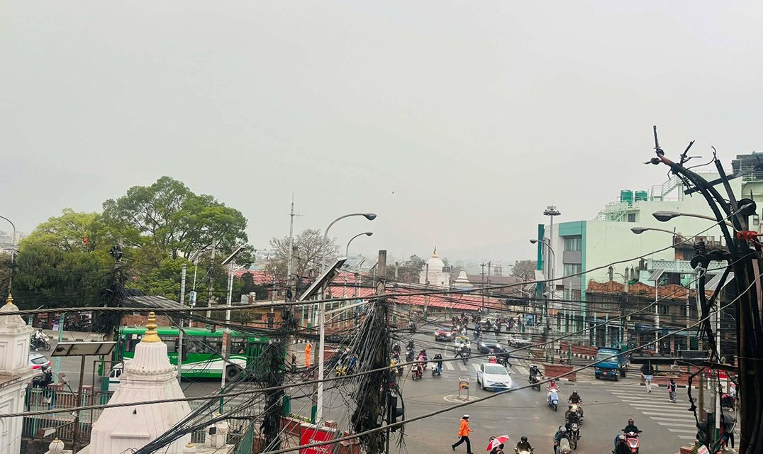 वर्षासँगै काठमाडौंमा हावाहुरी र मेघगर्जन
