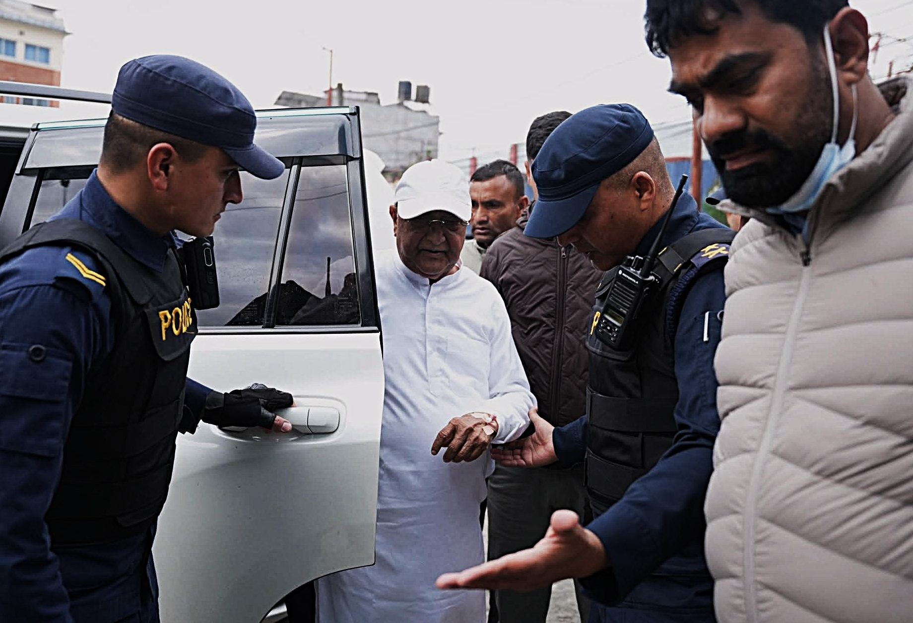 पूर्वप्रधानमन्त्री केपी शर्मा ओली र रमेश लेखक लाई हाजिर जमानतमा रिहा गर्ने तयारी