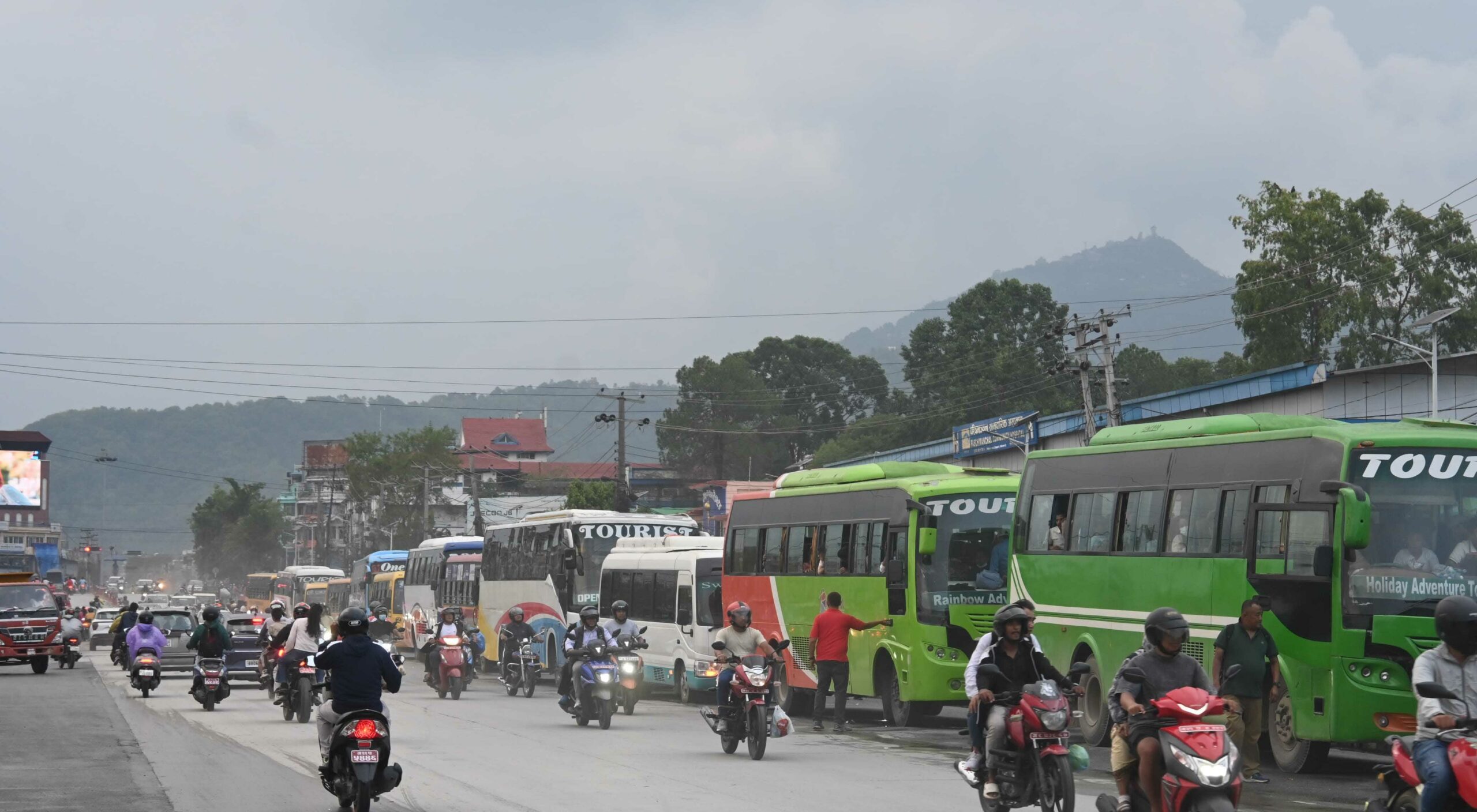 सातामा दुई दिन बिदा र इन्धन करमा ५० प्रतिशत छुट लागू भएपछि यातायात शुल्कमा जोरबिजोर प्रणाली लागू गर्ने