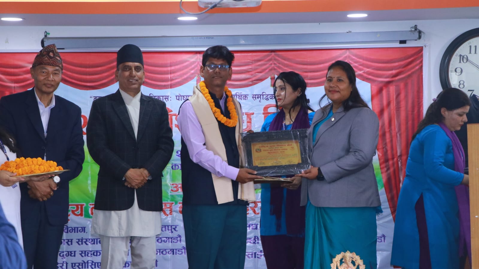 दुग्ध क्षेत्रमा उल्लेखनीय योगदानका लागि मनोजकुमार यादव सम्मानित