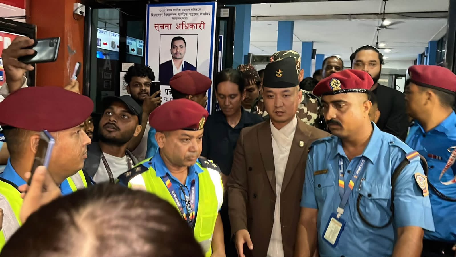सिरहा पुग्दै गृहमन्त्री, सरकार–पीडित सहमति कार्यान्वयन गर्ने प्रतिबद्धता