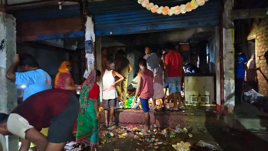 रंगेलीमा दियोबाट सल्कियो आगो, किराना पसलमा १० लाख बढीको क्षति