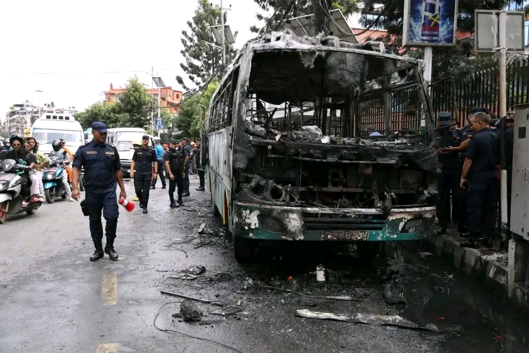 बस आगलागीमा घाइते भएका चालकको मृत्यु