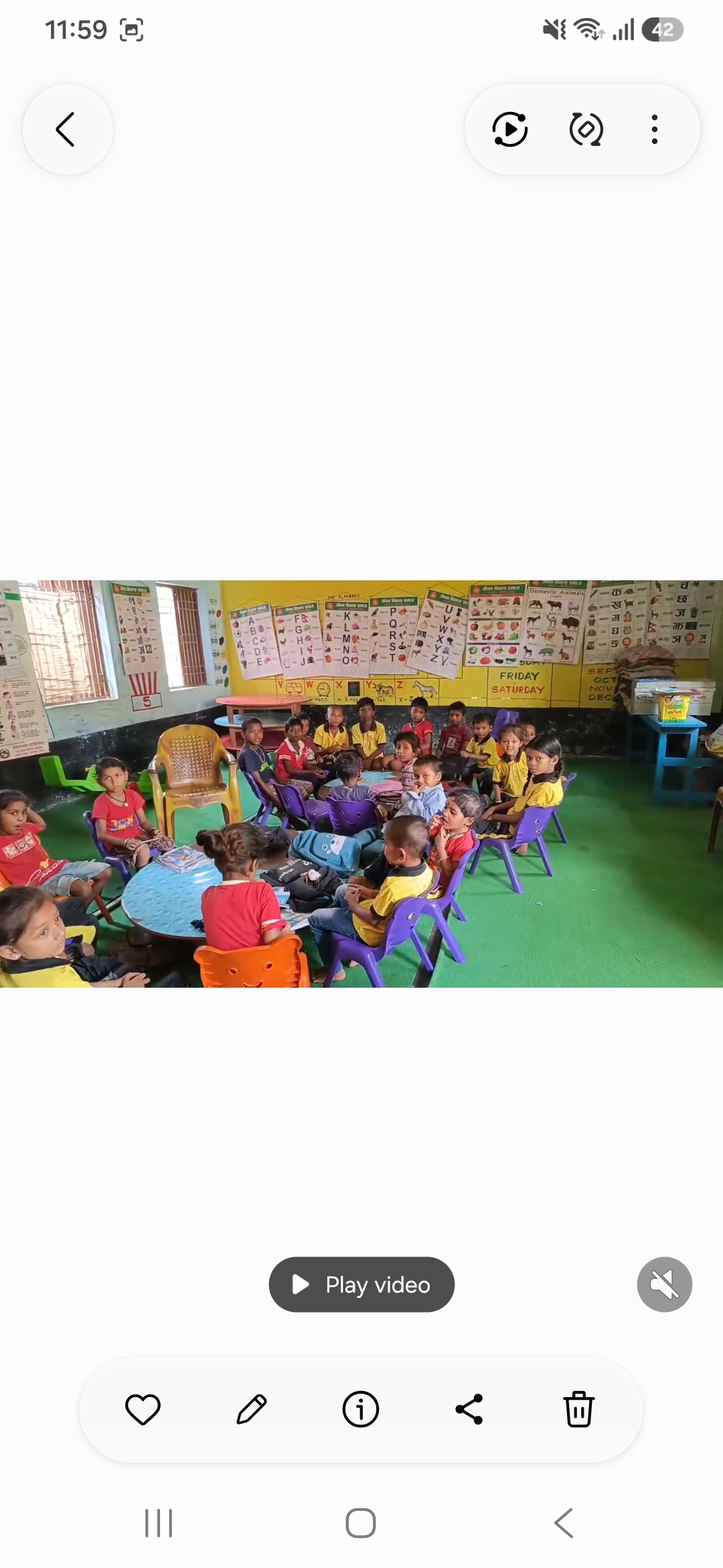 एउटै कोठामा तीन कक्षा, शिक्षक तीन जना आनन्द आधारभूत विद्यालयको बेहाल