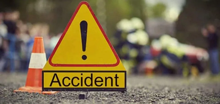 दुहबीमा दुई मोटरसाइकल ठोक्किँदा दुई प्रहरीसहित पाँच जना घाइते